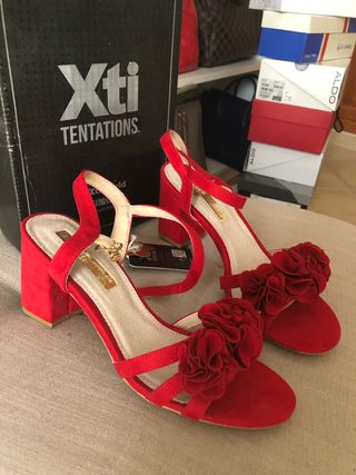 Sandalias rojas de segunda mano por 20 EUR en Santa Cruz de Tenerife en  WALLAPOP