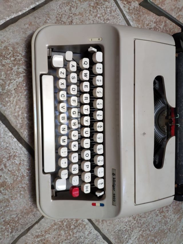 Maquina de escribir Königer 9802