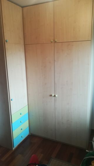 Armario esquinero de segunda mano en WALLAPOP