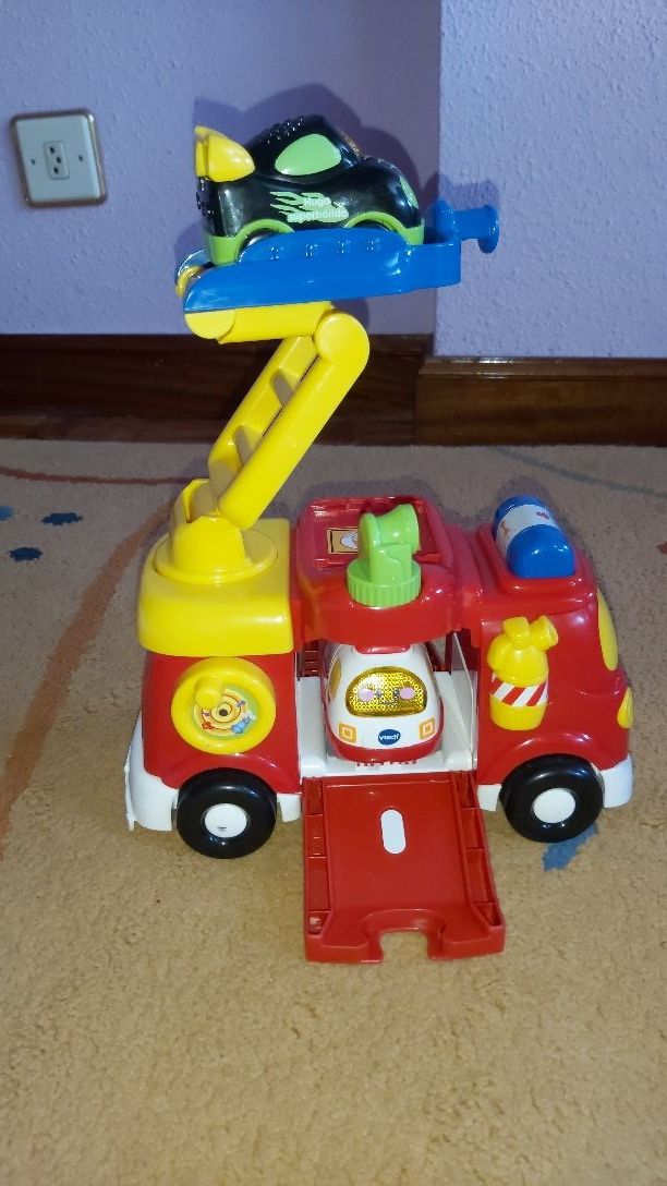 Tuc tuc camión de bomberos