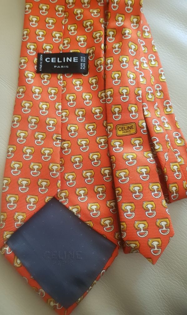 Corbata Celine.
