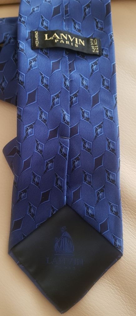 Corbata Lanvin.