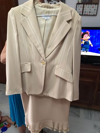 Traje chaqueta señora Yera El corte ingles 44 de segunda mano por 13 EUR en  Sevilla en WALLAPOP