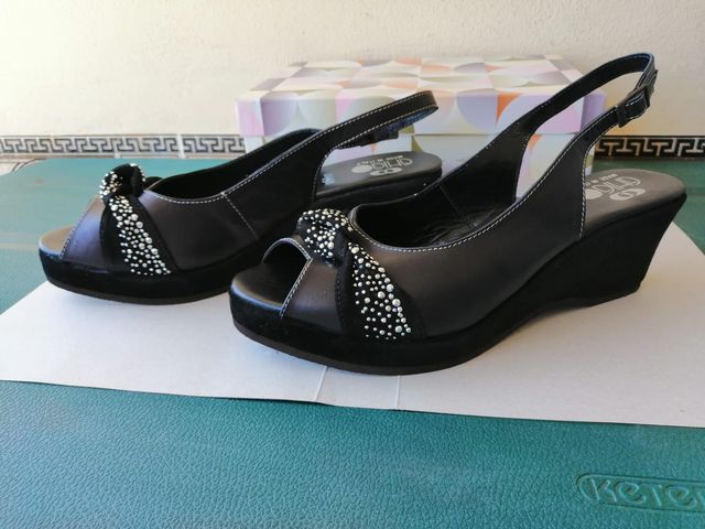 Sandalia de cuña de piel talla 45