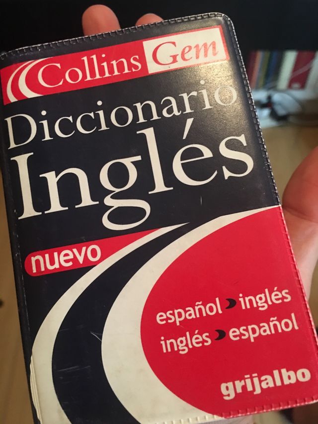 Dicionários de inglês, 3,5 e 10 euros, dependendo do tamanho