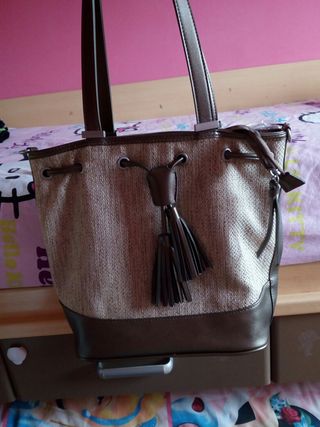 Bolso de Punto Roma. de segunda mano por 15 EUR en Zamora en WALLAPOP