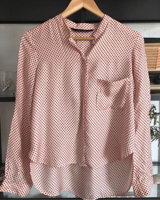 Blusa estrellas zara M de segunda mano por 6 EUR en Madrid en WALLAPOP