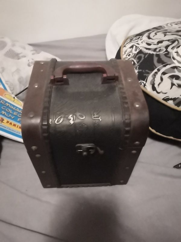 cofre vintage con muy buenas acabados