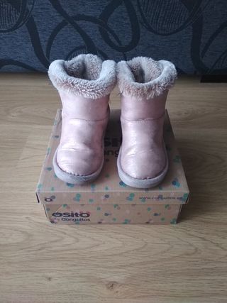 Botín pelo invierno niña Marca Osito Conguitos de segunda mano por 8 EUR en  Armentia en WALLAPOP