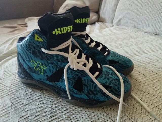 Zapatillas baloncesto, nuevas sin estrenar.n°38