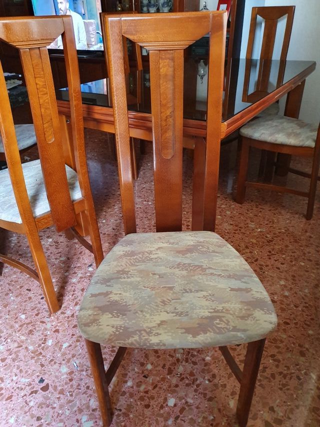 MESA Y SILLAS DE COMEDOR