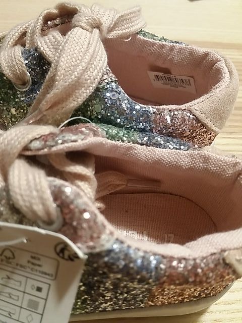 Zapatillas purpurina. Niña.Talla 27. Nuevas