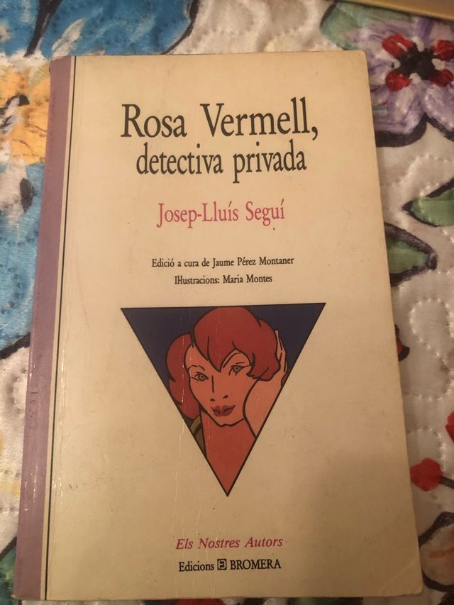 Libro en Valenciano Rosa Vermell detective privado