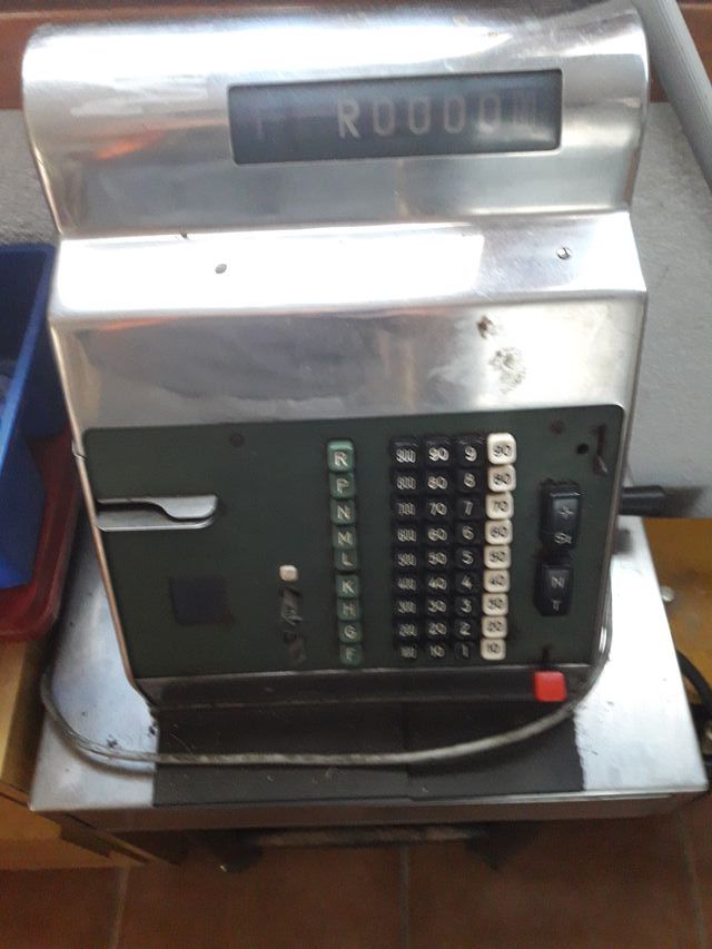 MAQUINA REGISTRADORA Y CALCULADORA ANTIGUAS