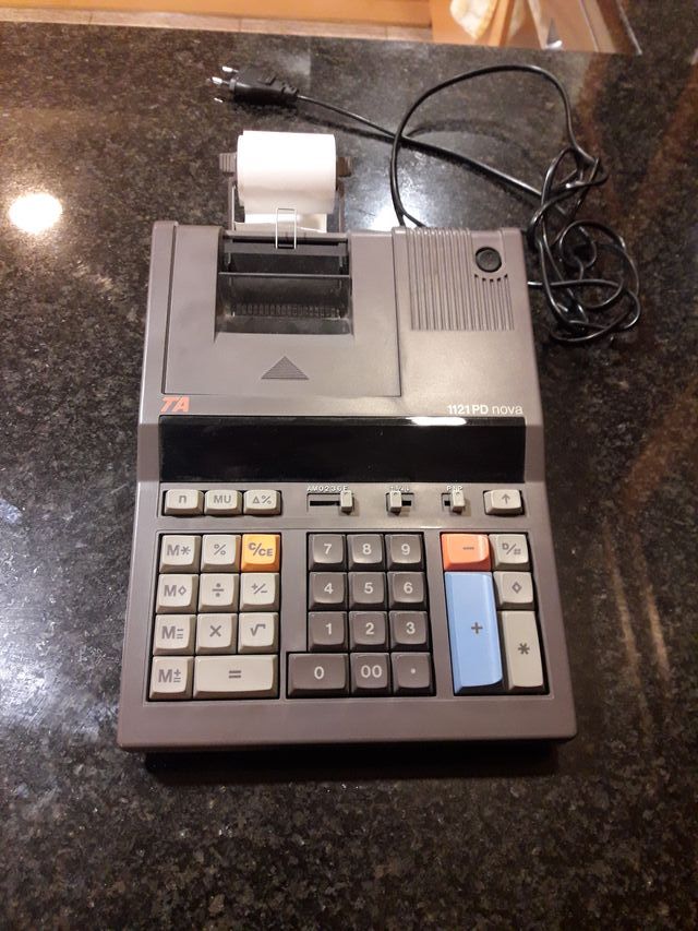 MAQUINA REGISTRADORA Y CALCULADORA ANTIGUAS