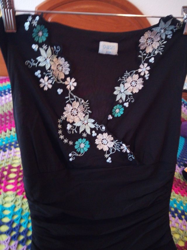 Vestido negro de gasa,bordado