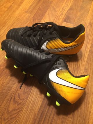 Botas de fútbol de segunda mano en Rivas Vaciamadrid en WALLAPOP Botas de fútbol de segunda mano en Rivas Vaciamadrid en WALLAPOP