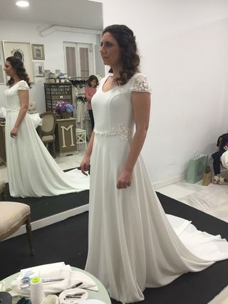 Vestido de novia crepe seda de segunda mano por 500 EUR en Móstoles en  WALLAPOP