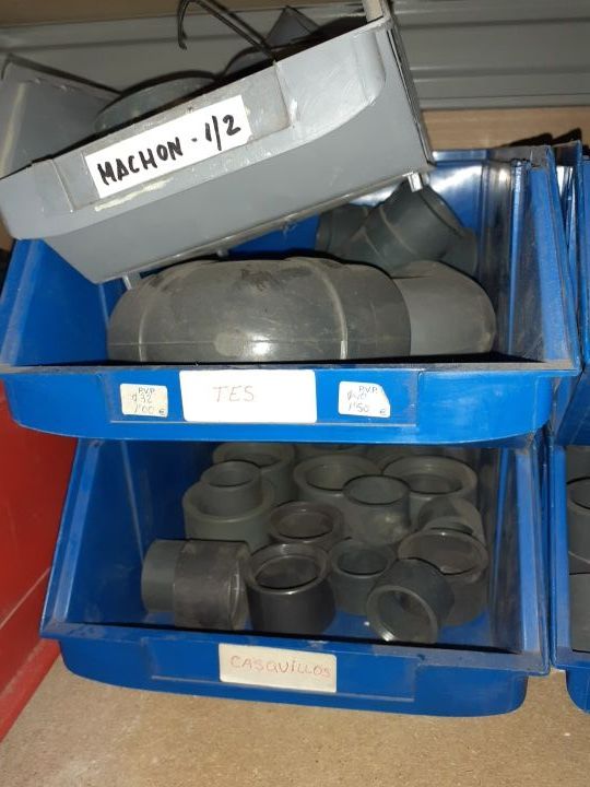 lote manguitos, codos, tes de pvc. 200€