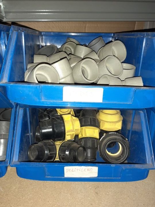 lote manguitos, codos, tes de pvc. 200€