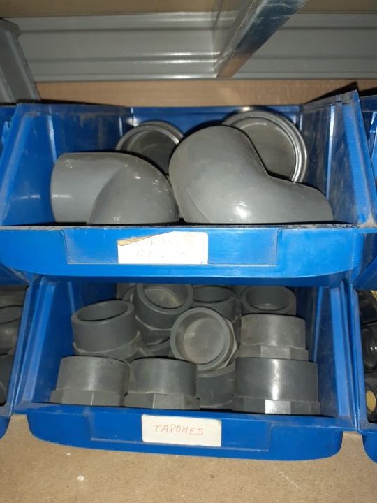lote manguitos, codos, tes de pvc. 200€