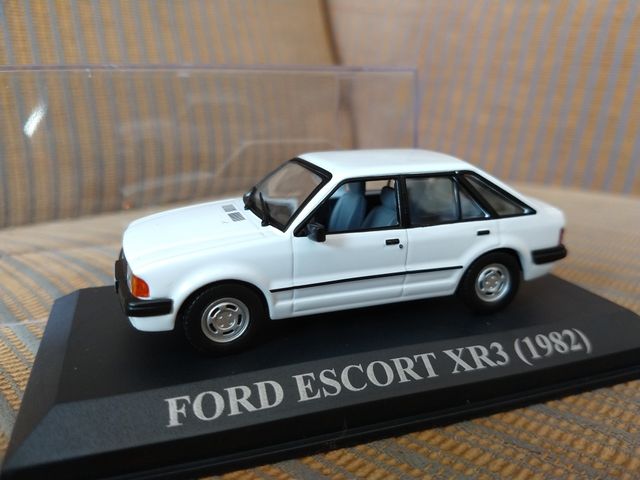 1 Ford Escort 1/43 de Ixo