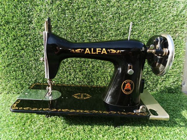 Maquina de coser ALFA