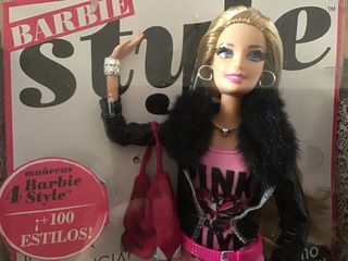 barbie con pestañas