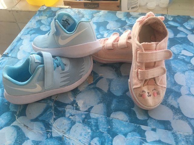 Deportivos nike y loneta talla 26