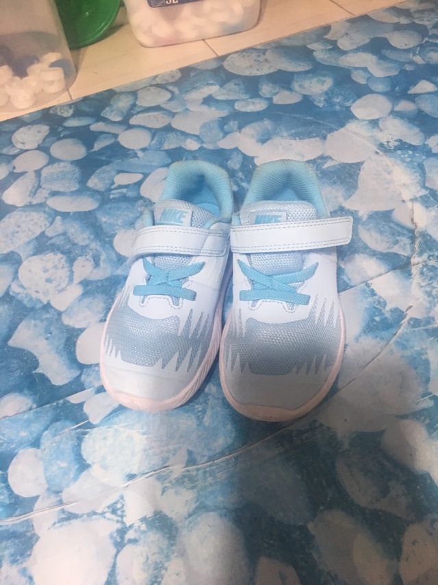 Deportivos nike y loneta talla 26