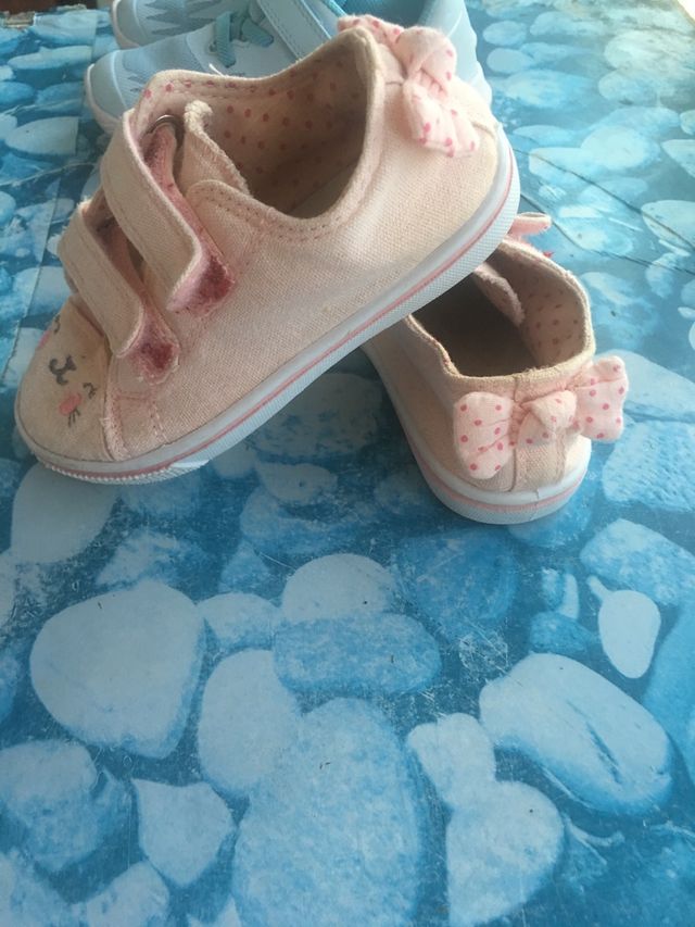 Deportivos nike y loneta talla 26