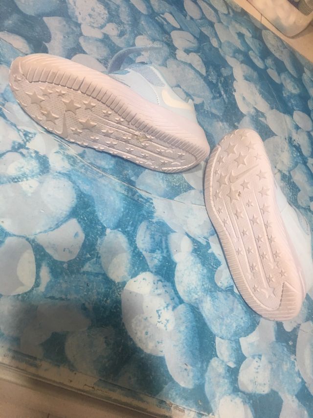 Deportivos nike y loneta talla 26