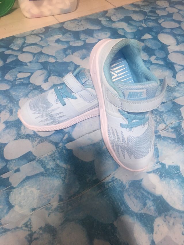 Deportivos nike y loneta talla 26