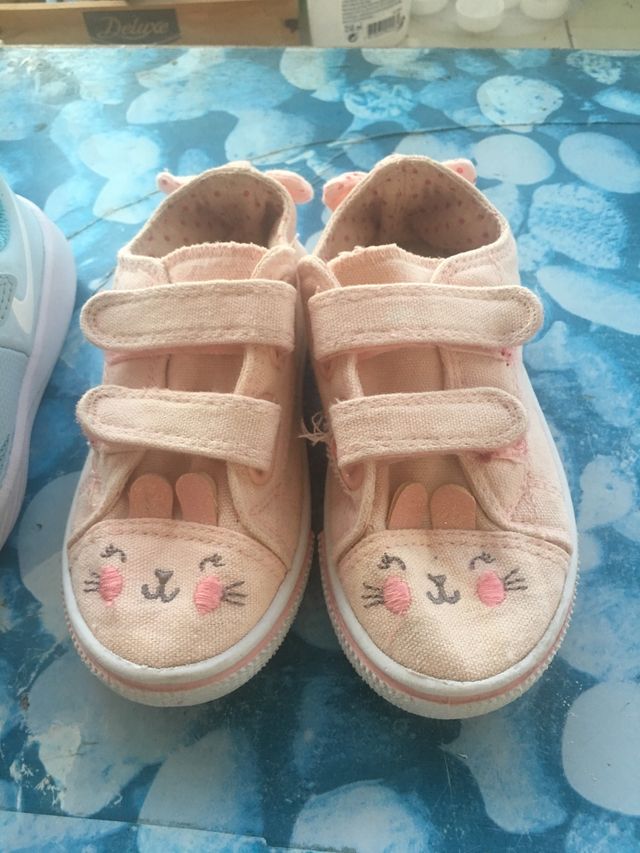 Deportivos nike y loneta talla 26