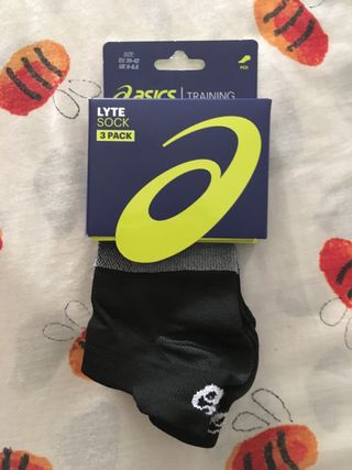 calcetines running asics