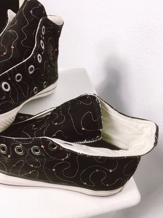 converse negras con brillo