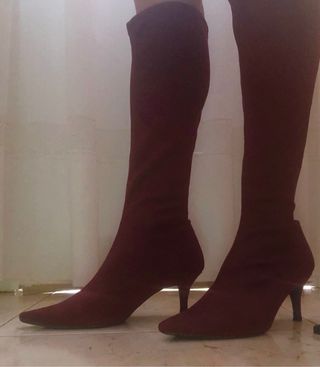 Botas altas, antelina, color burdeos. de segunda mano por 15 EUR en Las  Arenas de Tenerife en WALLAPOP