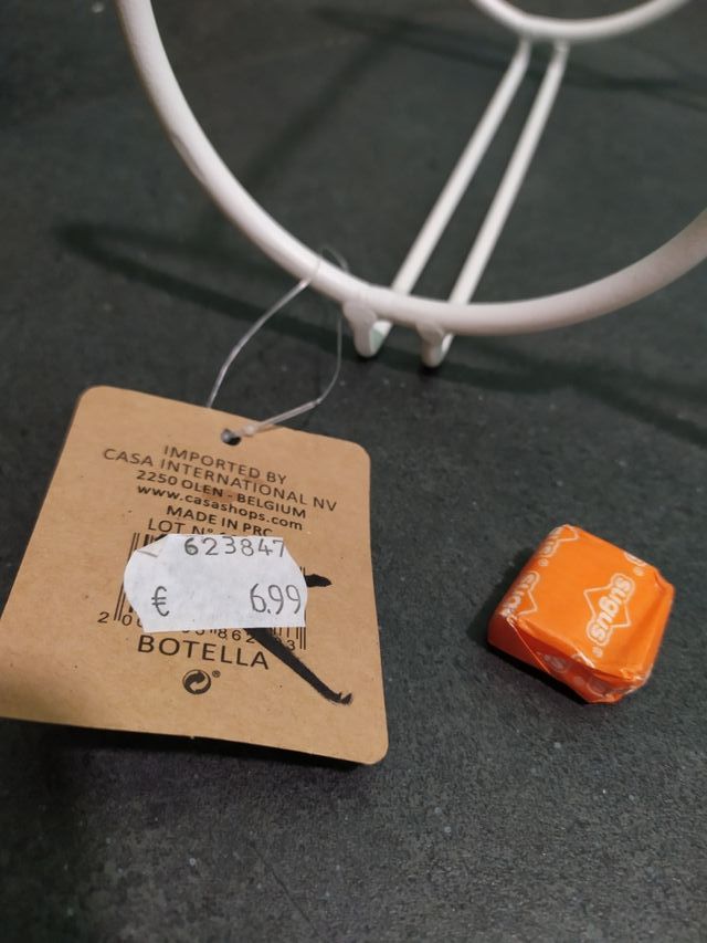 2 botelleros con etiqueta/"Casa"