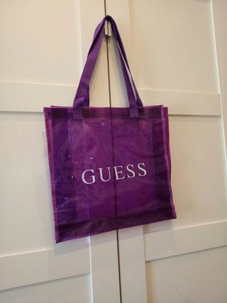 Bolso multiusos Guess lila nuevo de segunda mano por 15 EUR en Barcelona en  WALLAPOP