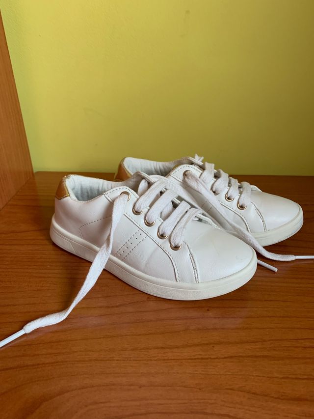 Zapatillas niña blancas de Zara 28-29