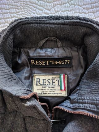Chaqueta de invierno RESET para niño de segunda mano por 35 EUR en La  Flecha en WALLAPOP