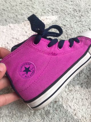 Converse niña 26 de segunda mano por 15 EUR en La Cangueta en WALLAPOP قبعة حفلات Converse niña 26 de segunda mano por 15 EUR en La Cangueta en WALLAPOP قبعة حفلات