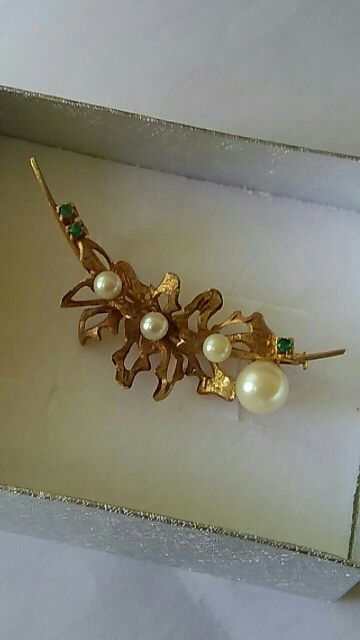 Broche de ORO 18 Kilates perlas y esmeraldas