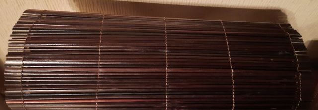 Mala de mão em madeira.