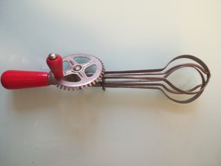 Batidora manual antigua de segunda mano por 30 € en Bilbao Batidora manual antigua. En buen estado. de segunda mano por