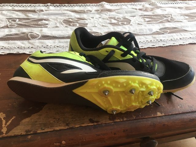 Zapatillas atletismo con clavos