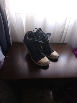 Zapatillas mujer ASH estilo converse tacon de segunda mano por 20 EUR en  Córdoba en WALLAPOP