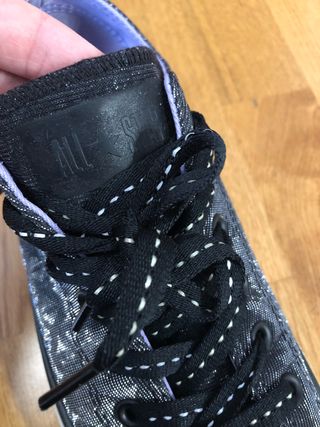 converse negras con brillo