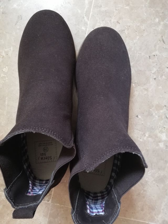 botas marrones de ante. número 39