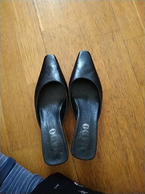 Zapatos de tacón negros Mado